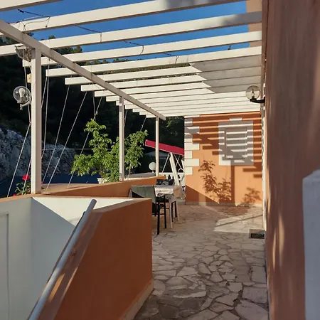 Family Majcica - Malo Misto