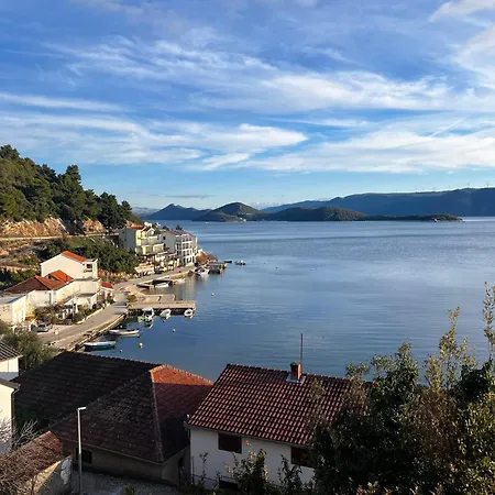 Family Majcica - Malo Misto Klek