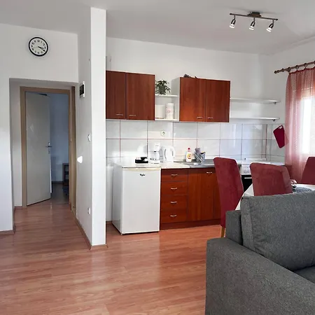 Family Majcica - Malo Misto Klek