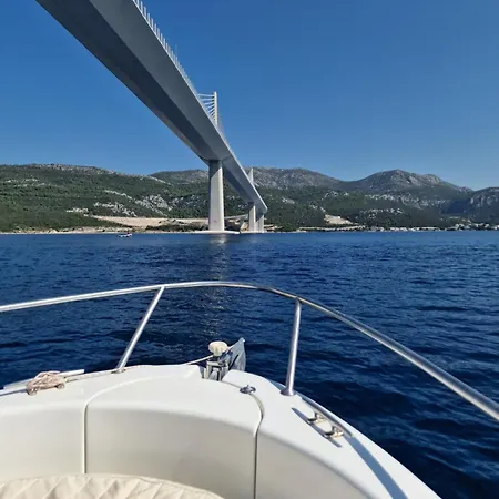 Family Majcica - Malo Misto krevet i doručak 3*