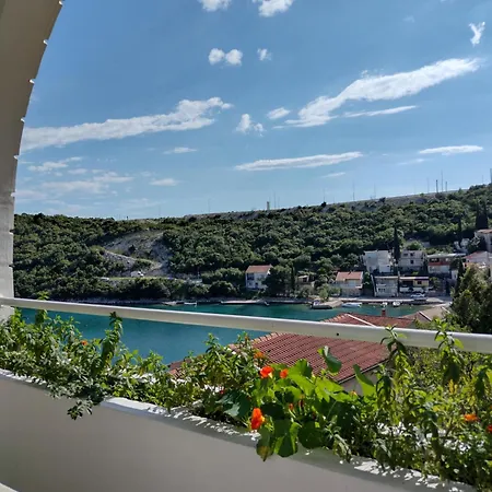 Family Majcica - Malo Misto