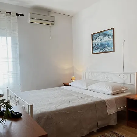 Family Majcica - Malo Misto