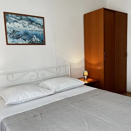 Family Majcica - Malo Misto