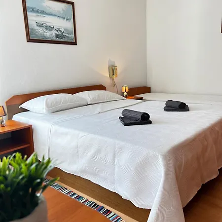 Bed & Breakfast Family Majcica - Malo Misto 3*